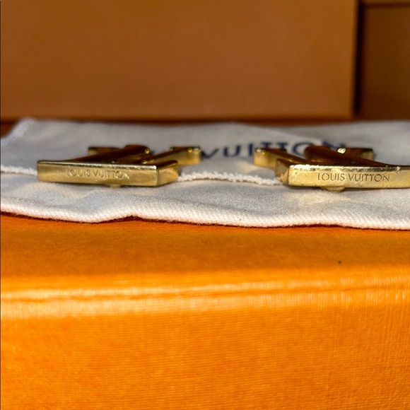 Louis Vuitton Macro Gold Earrings - Picture 3 of 8